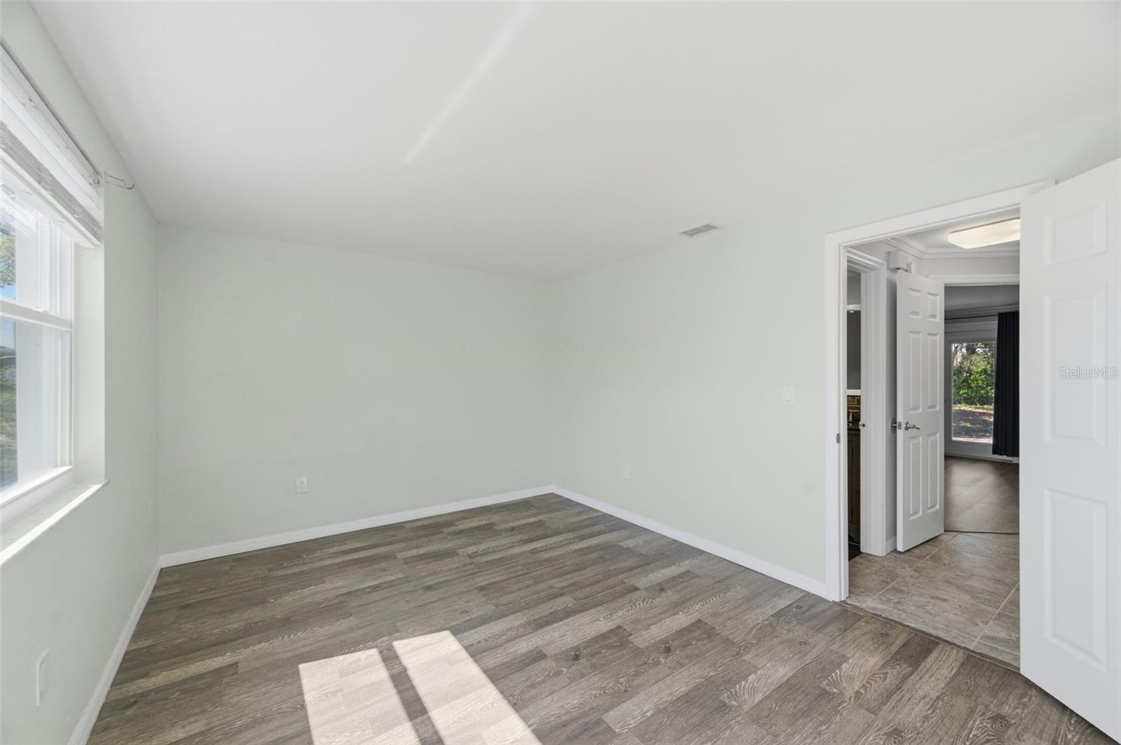 Listing photo id 28 for 6211 Waycross Drive