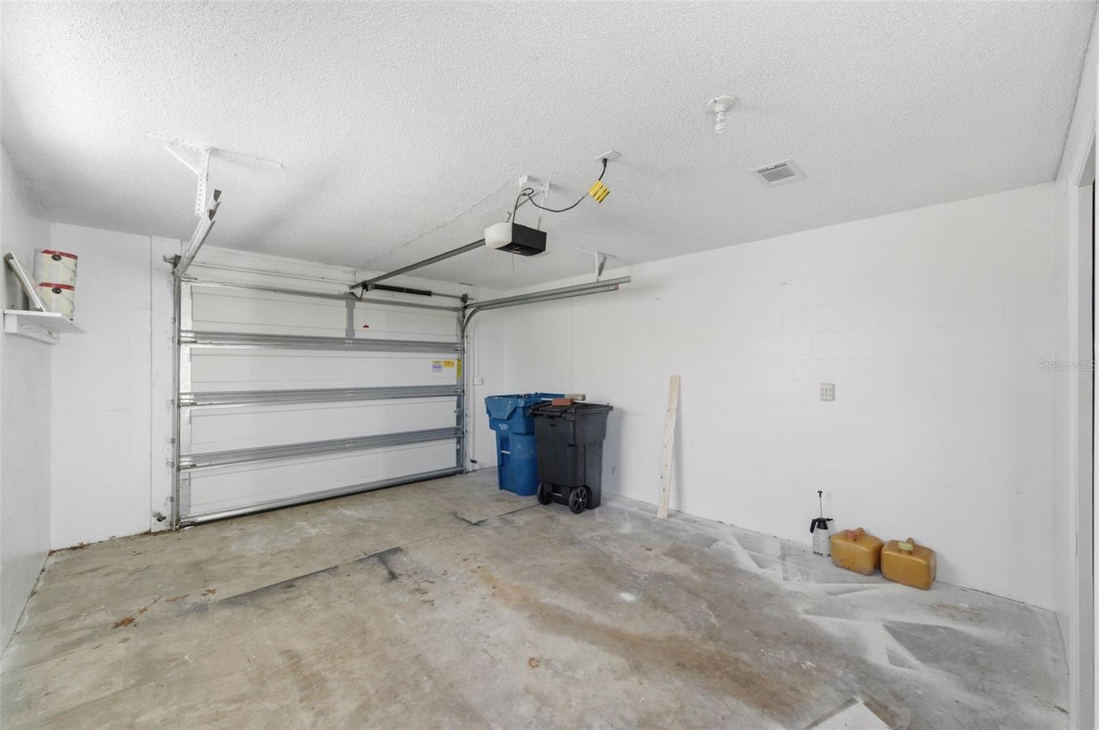 Listing photo id 29 for 6211 Waycross Drive