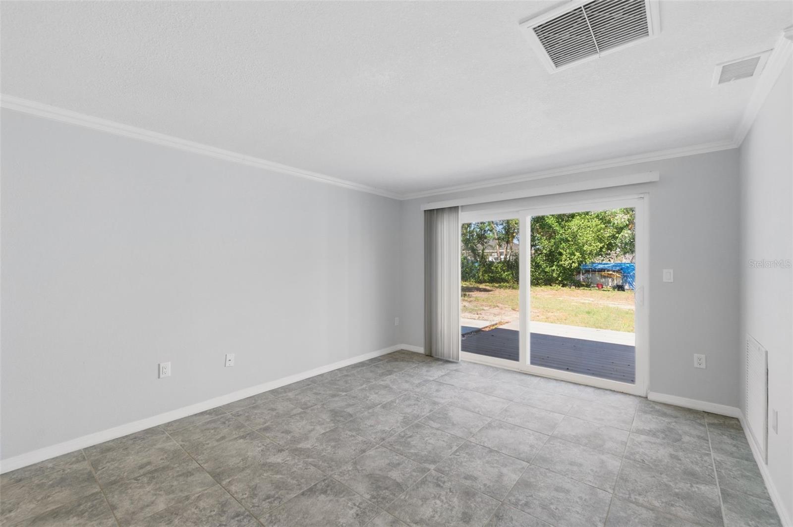 Listing photo id 3 for 6211 Waycross Drive