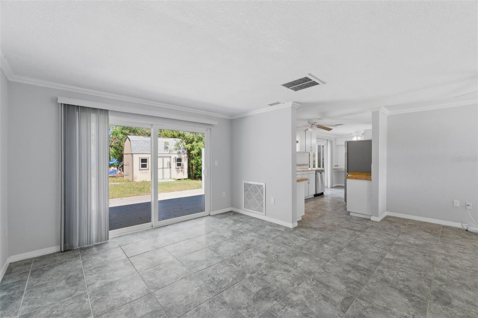 Listing photo id 5 for 6211 Waycross Drive