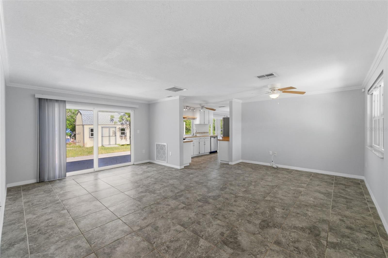 Listing photo id 6 for 6211 Waycross Drive