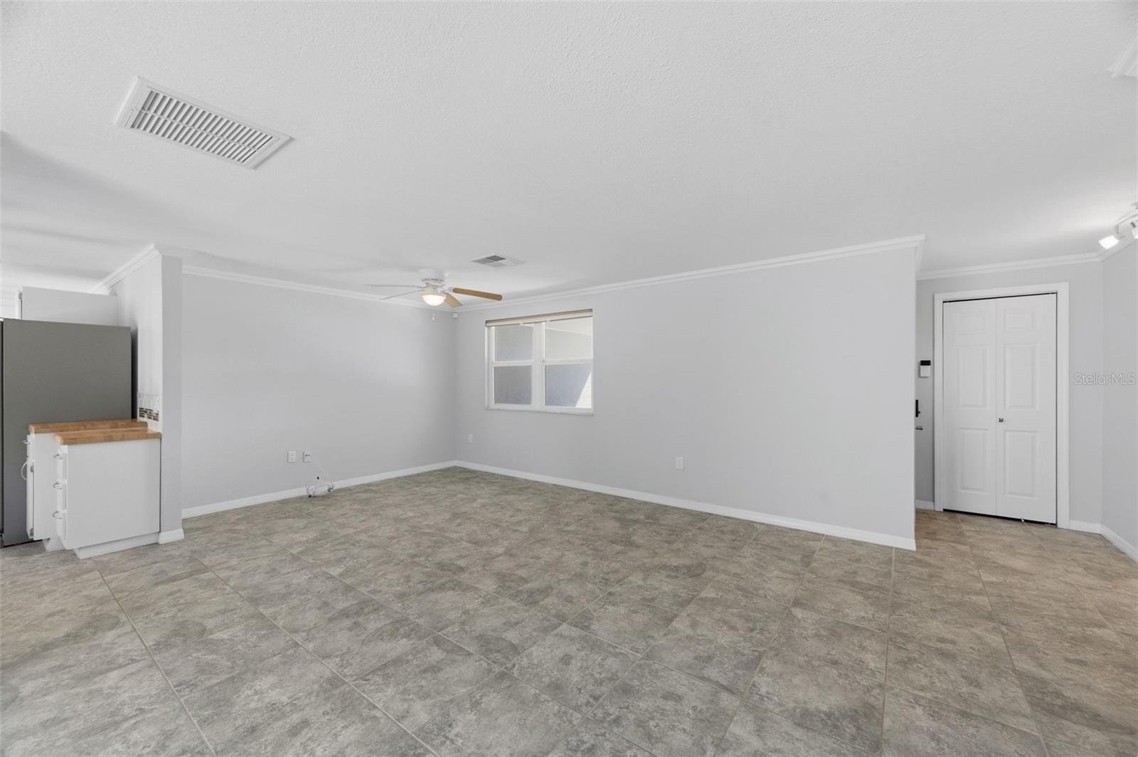 Listing photo id 7 for 6211 Waycross Drive