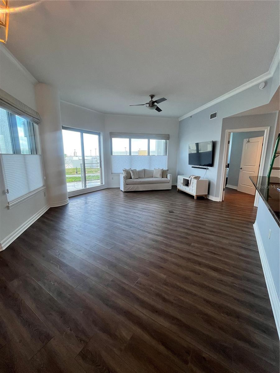 Image 12 of 17 For 1209 Cumberland Avenue 505