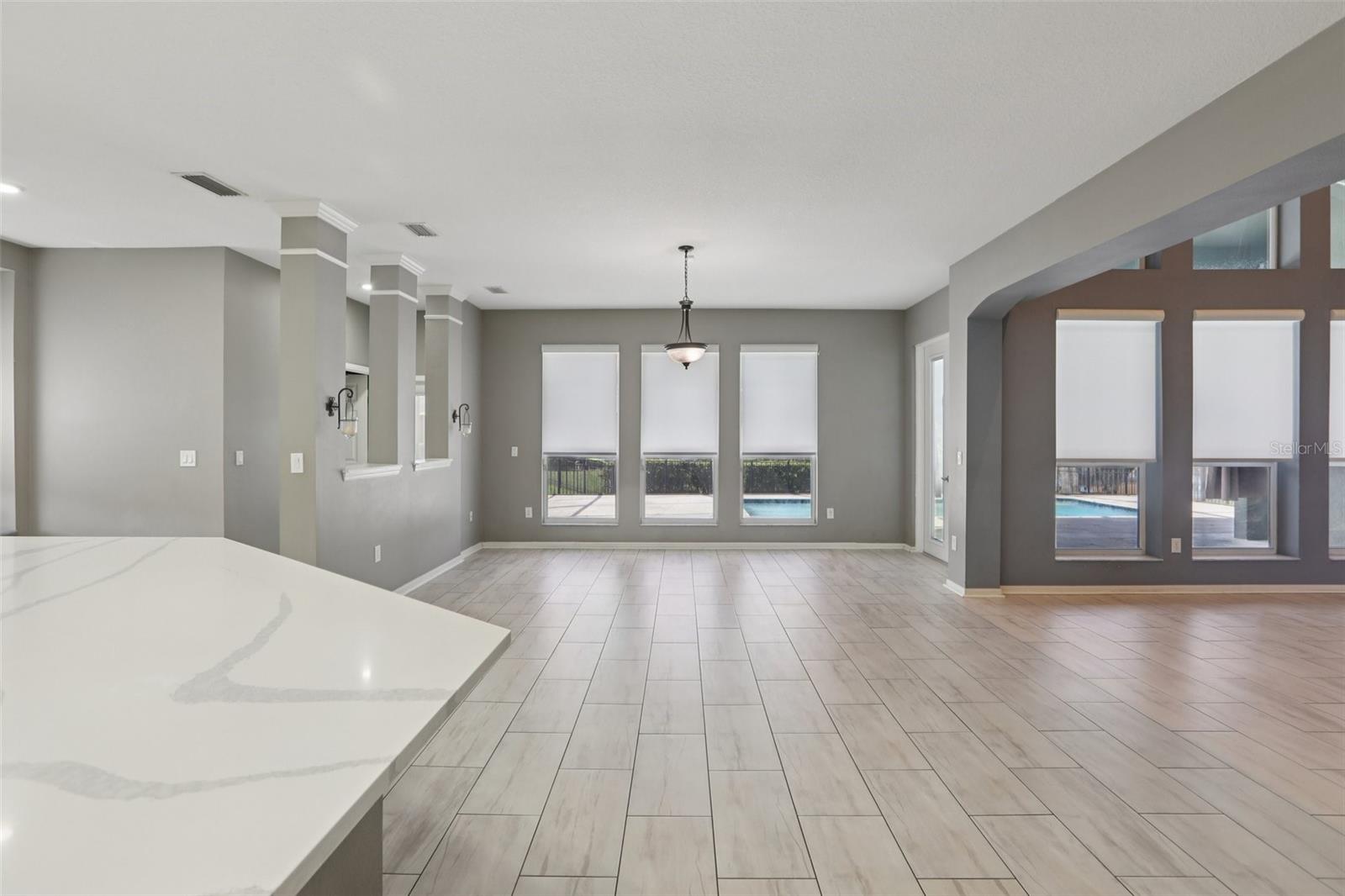 Listing photo id 14 for 22850 Collridge Drive