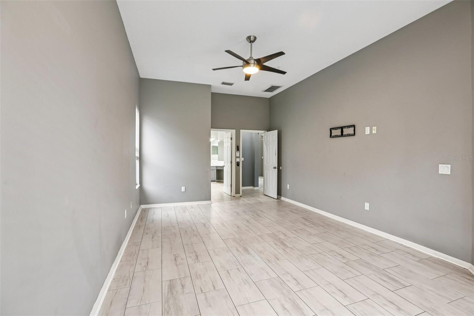 Listing photo id 32 for 22850 Collridge Drive