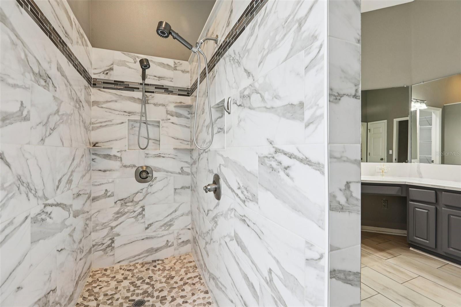 Listing photo id 35 for 22850 Collridge Drive