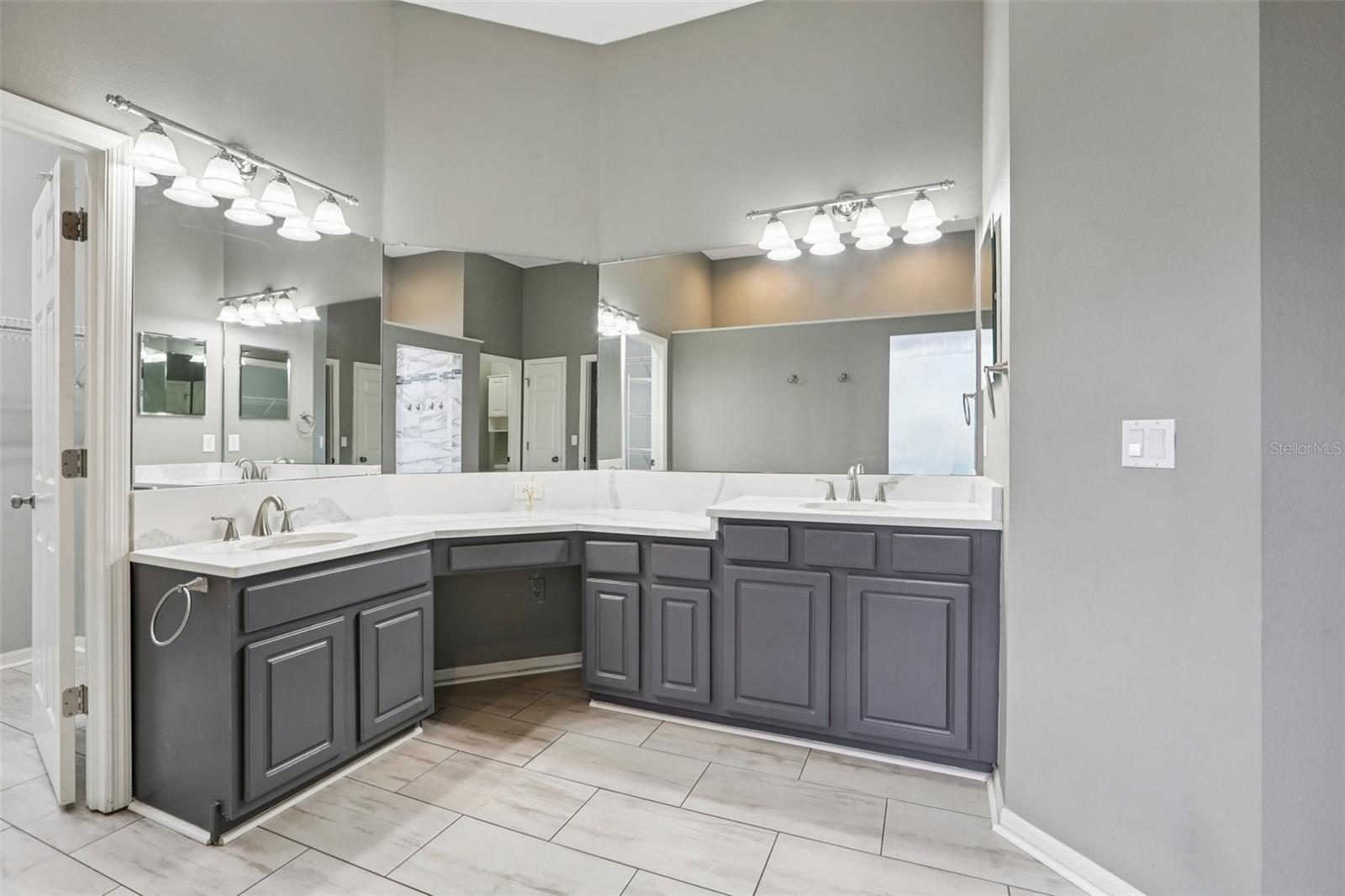 Listing photo id 36 for 22850 Collridge Drive