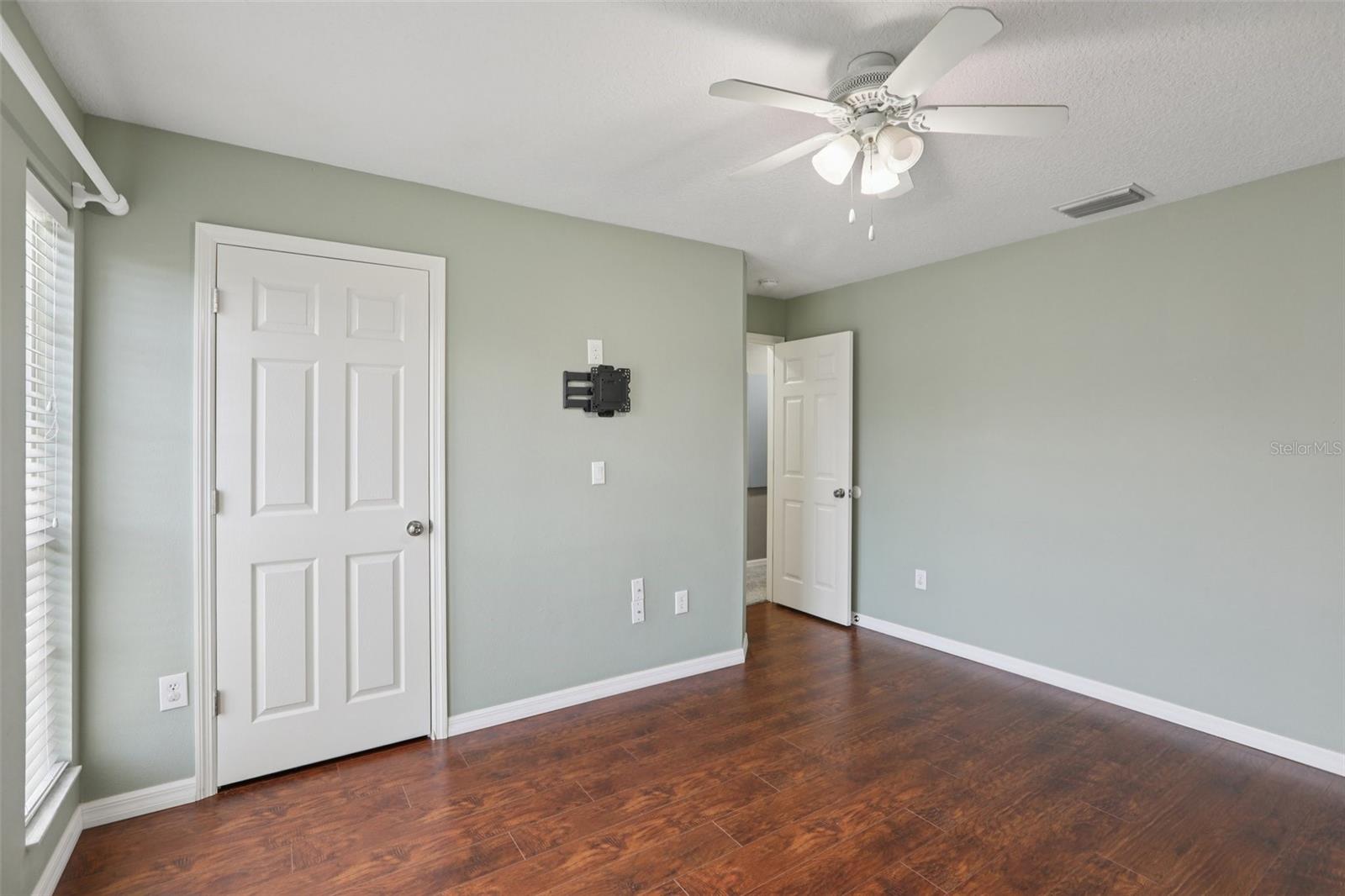 Listing photo id 39 for 22850 Collridge Drive