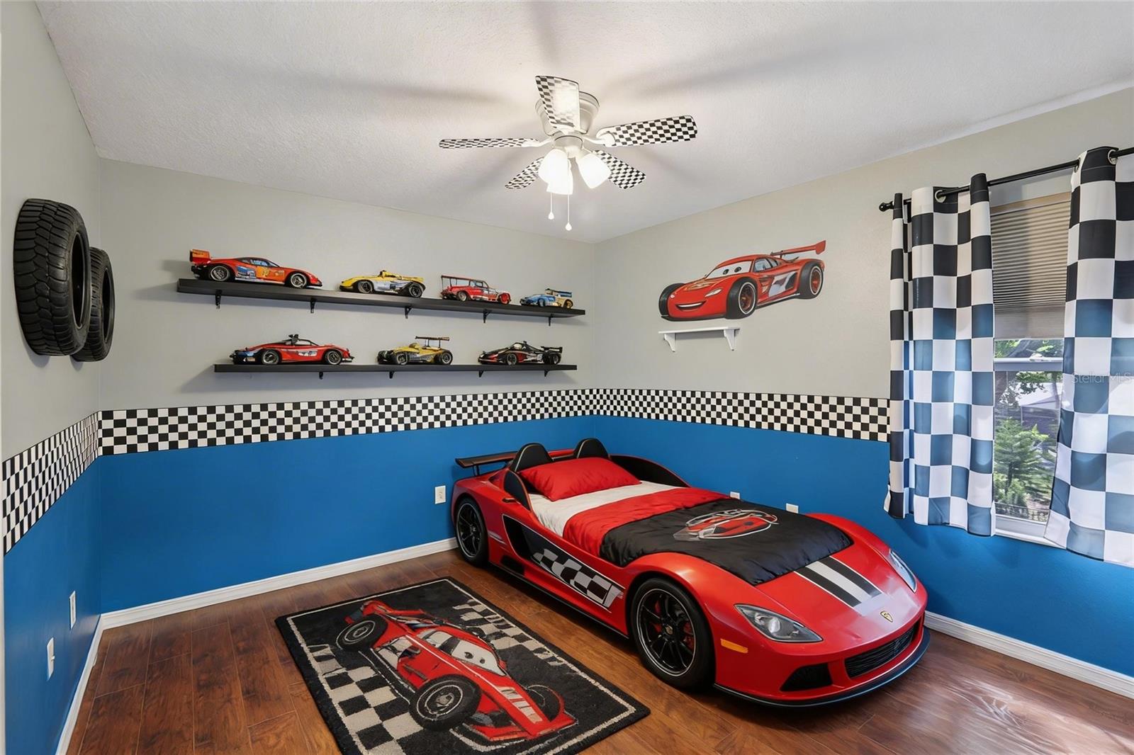 Listing photo id 40 for 22850 Collridge Drive