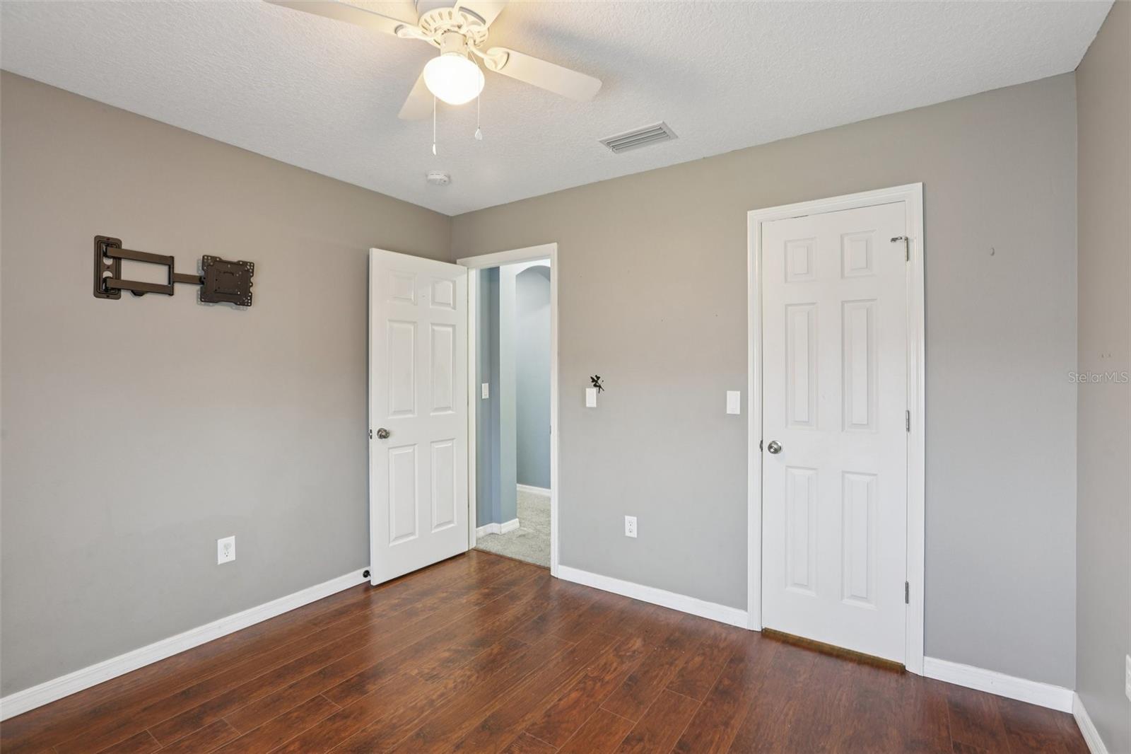 Listing photo id 45 for 22850 Collridge Drive