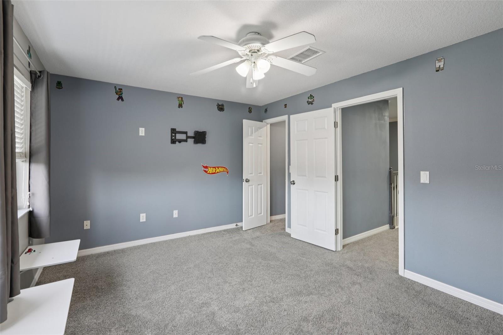 Listing photo id 47 for 22850 Collridge Drive