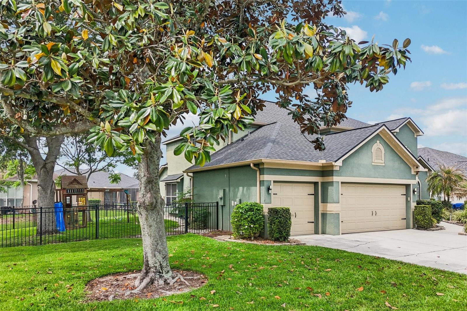 Listing photo id 3 for 22850 Collridge Drive