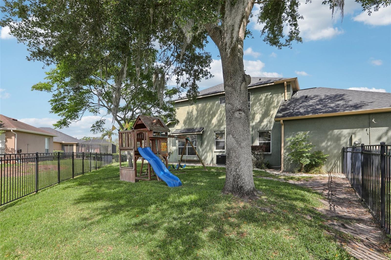 Listing photo id 56 for 22850 Collridge Drive