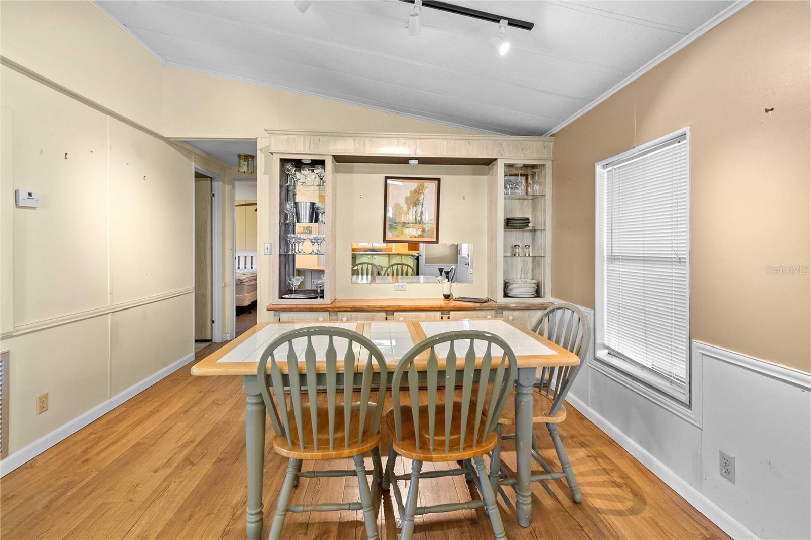 Listing photo id 8 for 5427 Seville Drive