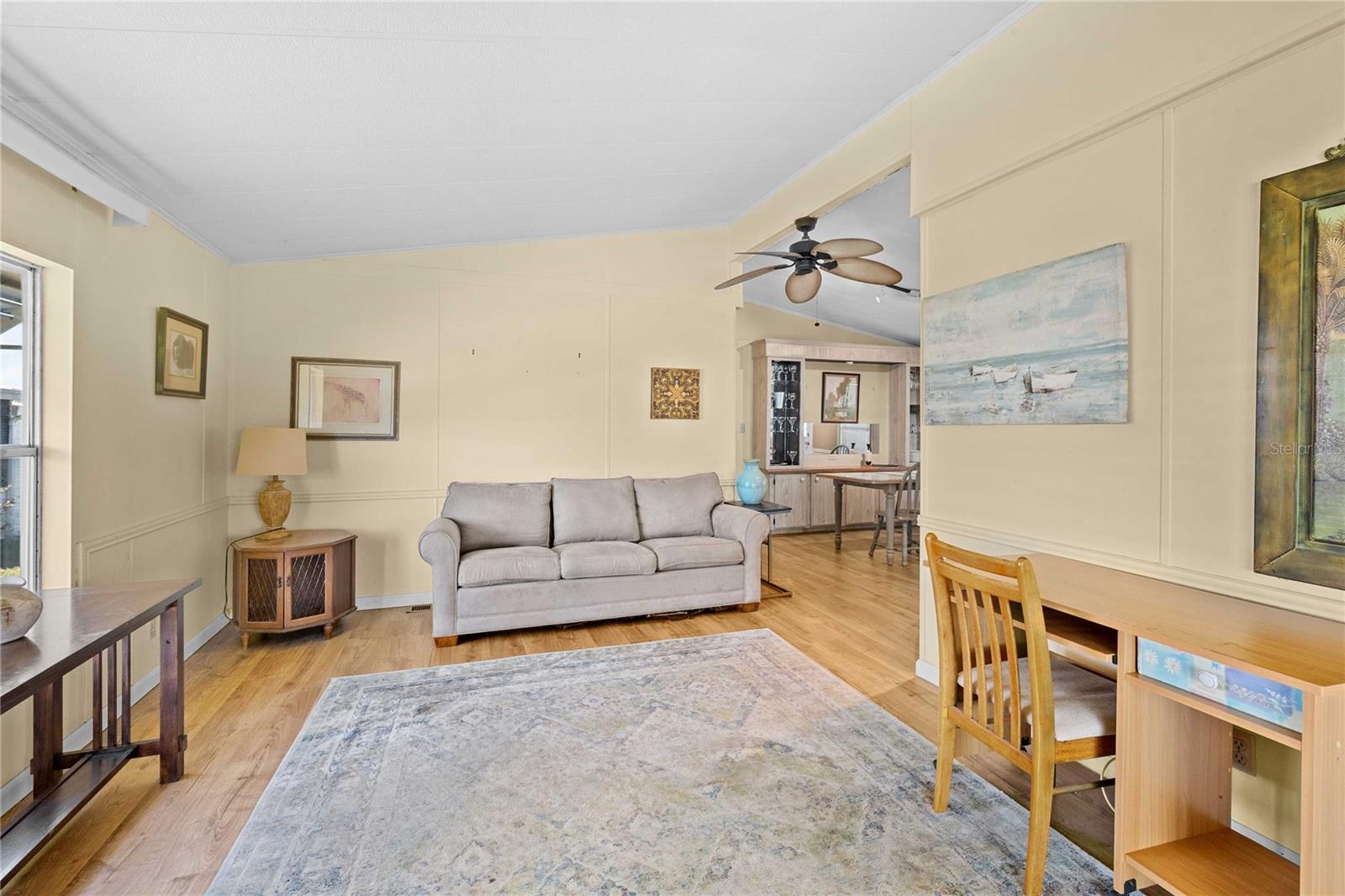 Listing photo id 11 for 5427 Seville Drive