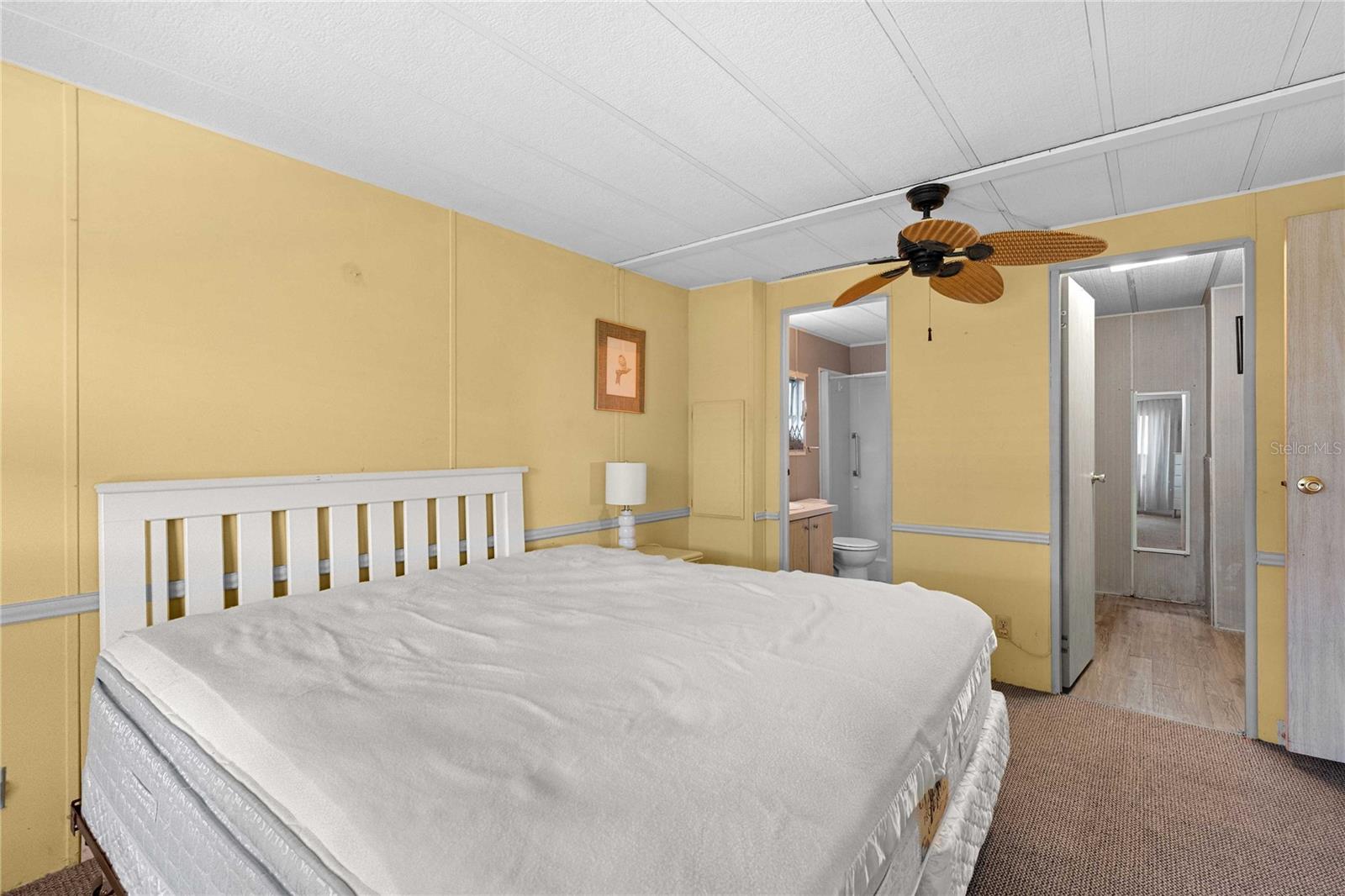 Listing photo id 15 for 5427 Seville Drive