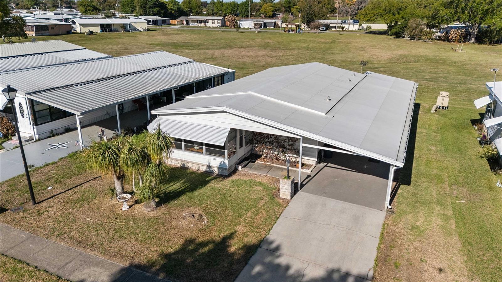 Listing photo id 0 for 5427 Seville Drive