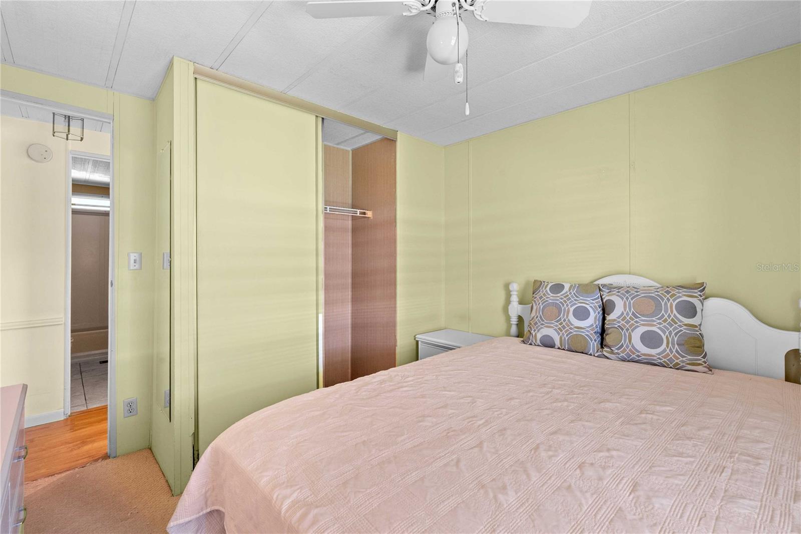 Listing photo id 19 for 5427 Seville Drive