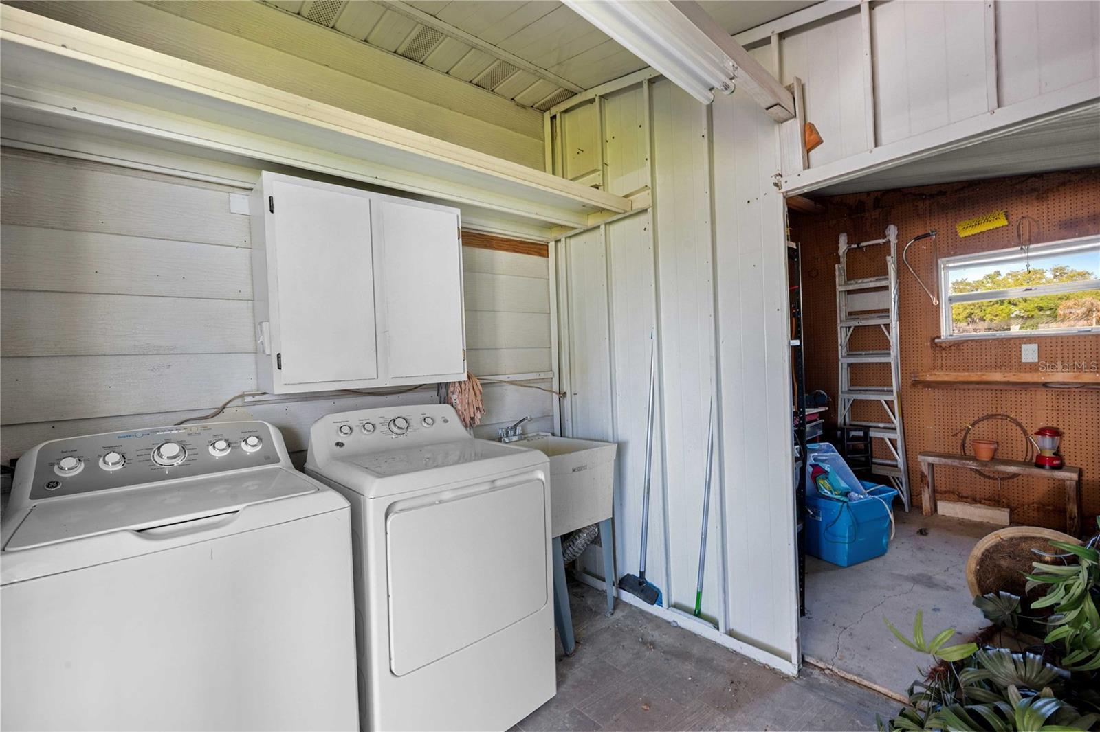 Listing photo id 21 for 5427 Seville Drive