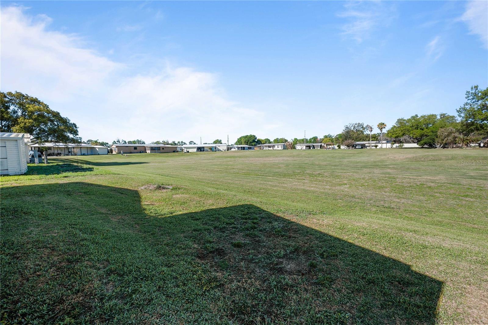 Listing photo id 22 for 5427 Seville Drive