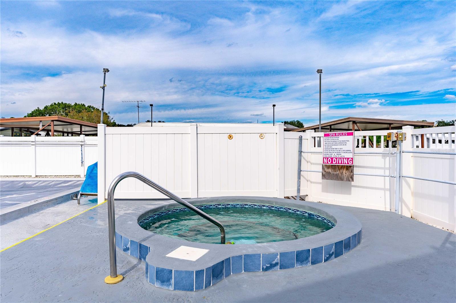 Listing photo id 26 for 5427 Seville Drive