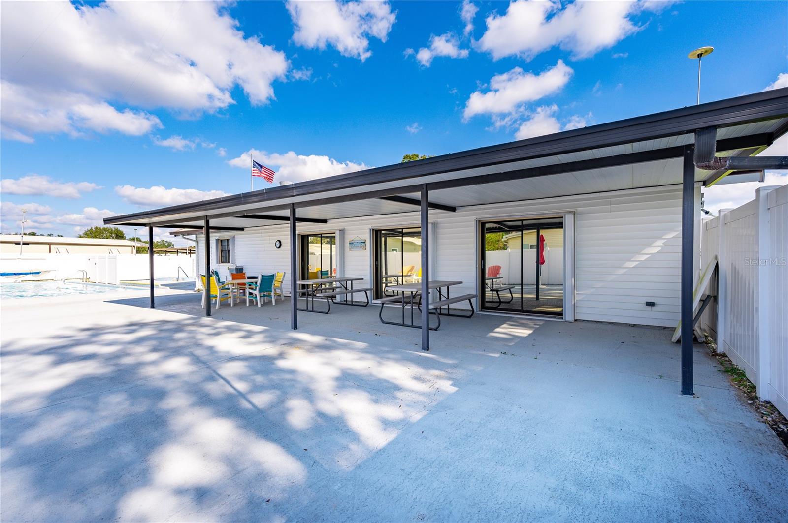 Listing photo id 27 for 5427 Seville Drive