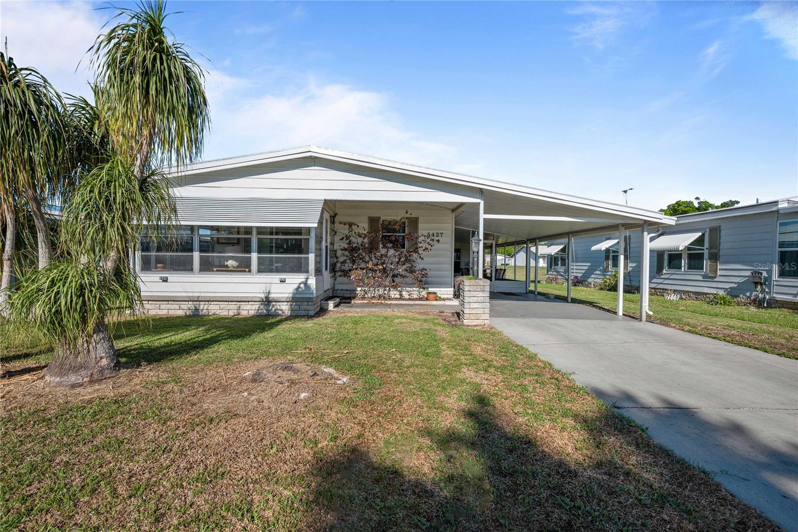 Listing photo id 1 for 5427 Seville Drive