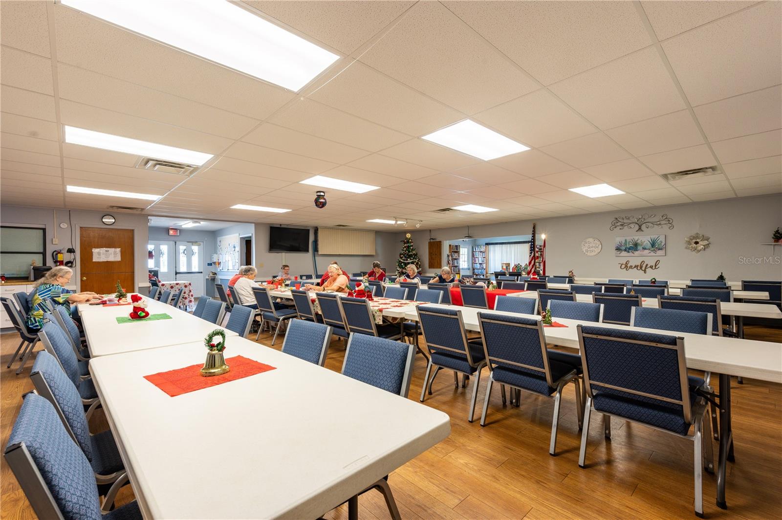 Listing photo id 29 for 5427 Seville Drive