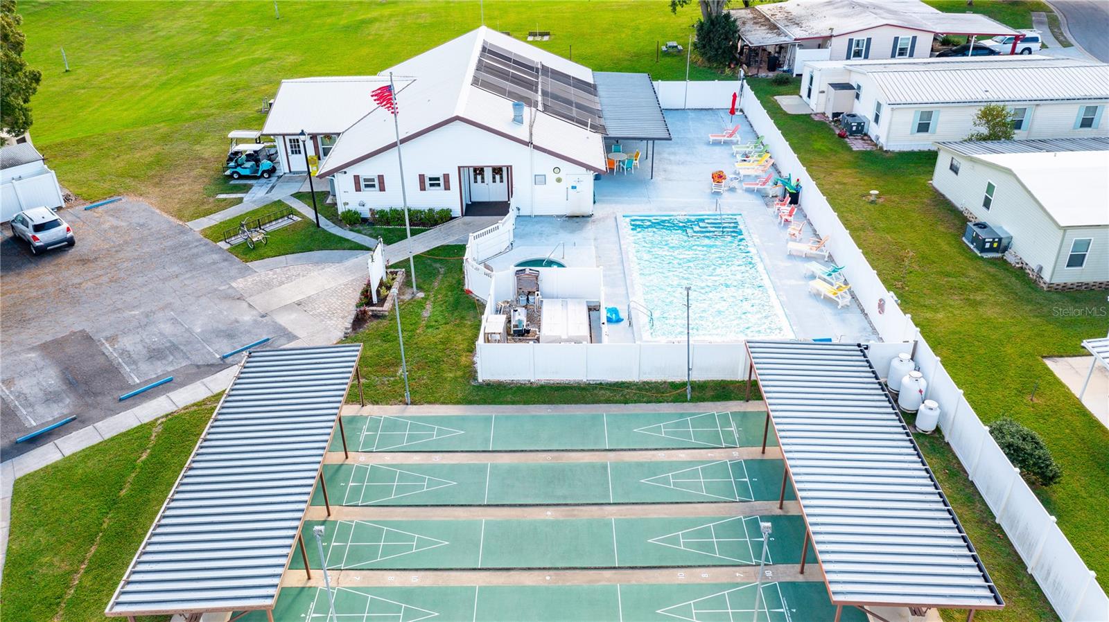 Listing photo id 31 for 5427 Seville Drive