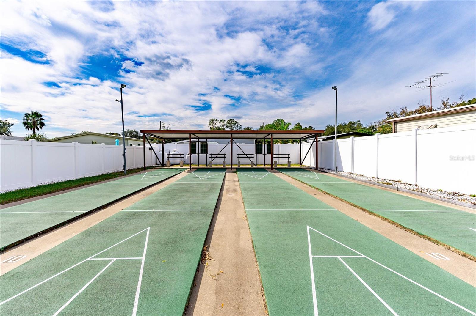 Listing photo id 32 for 5427 Seville Drive