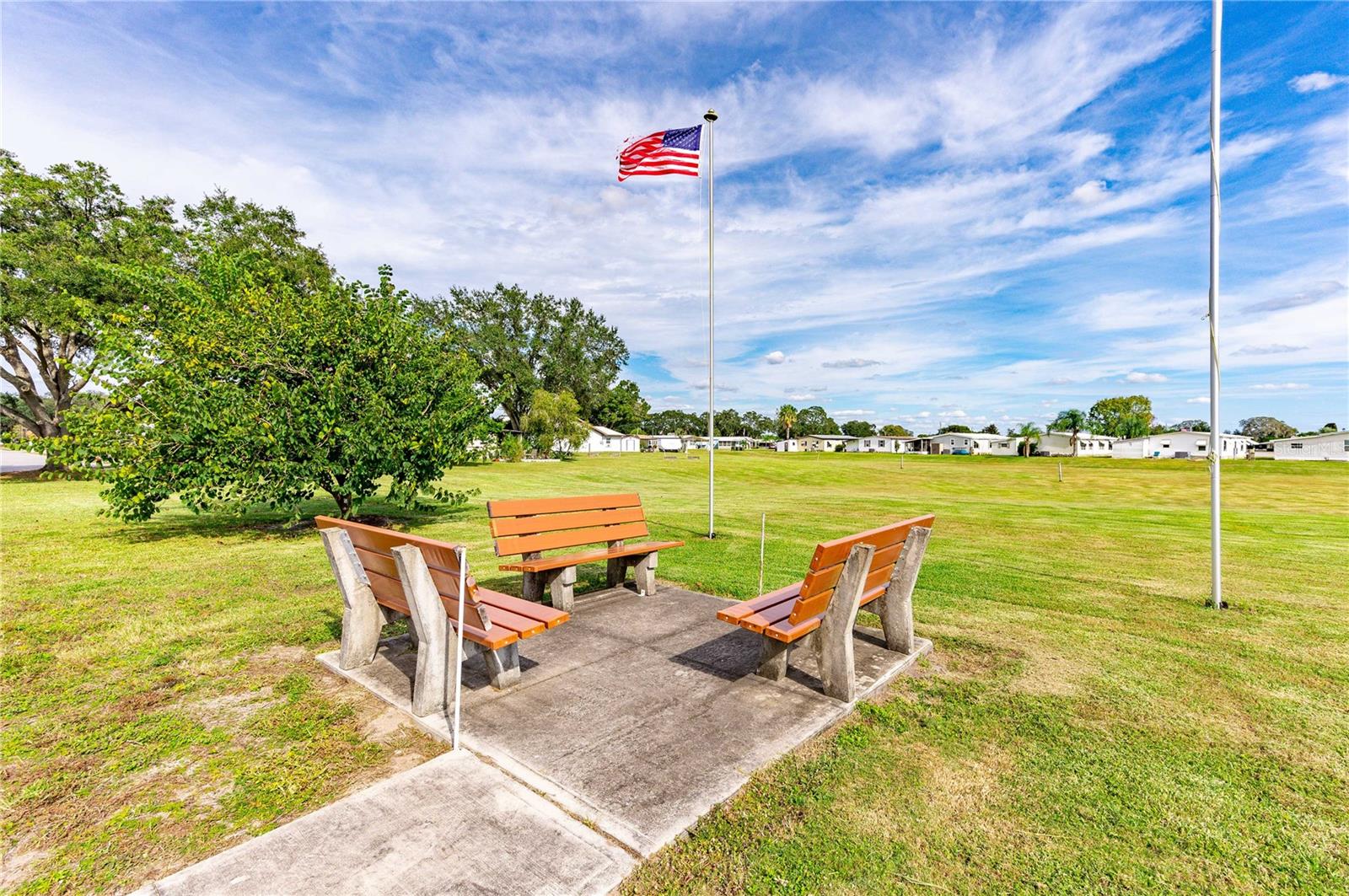 Listing photo id 34 for 5427 Seville Drive