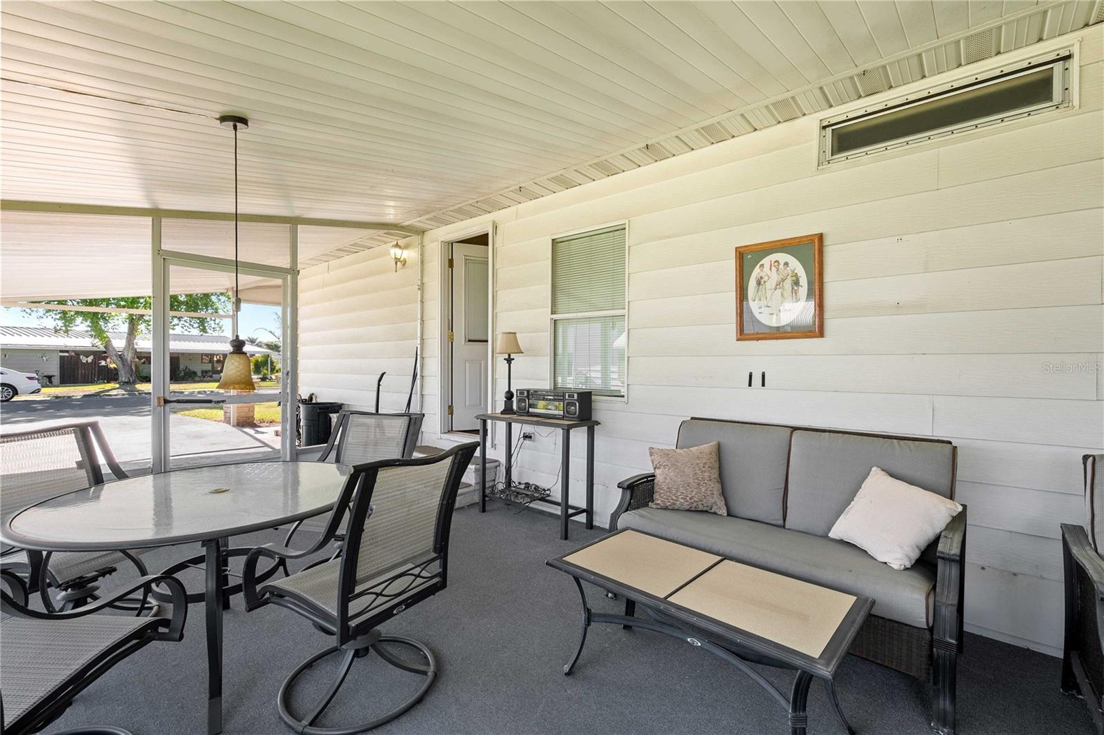 Listing photo id 4 for 5427 Seville Drive