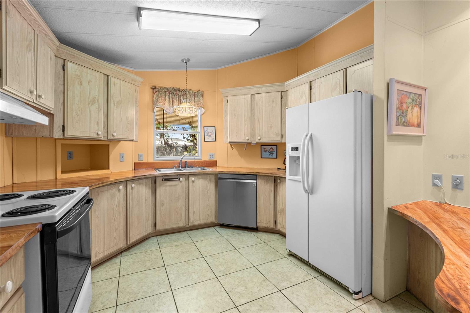 Listing photo id 5 for 5427 Seville Drive