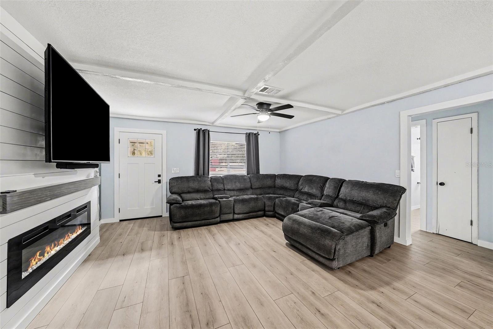 Image 5 of 30 For 1810 Driftwood Circle S