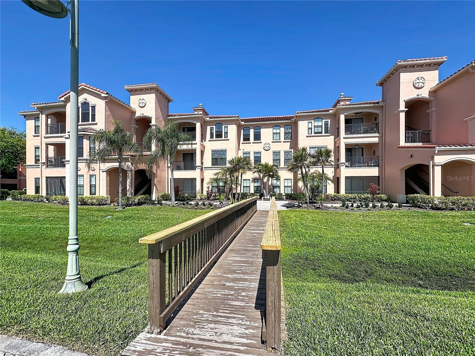 Image 24 of 52 For 2755 Via Capri  1237