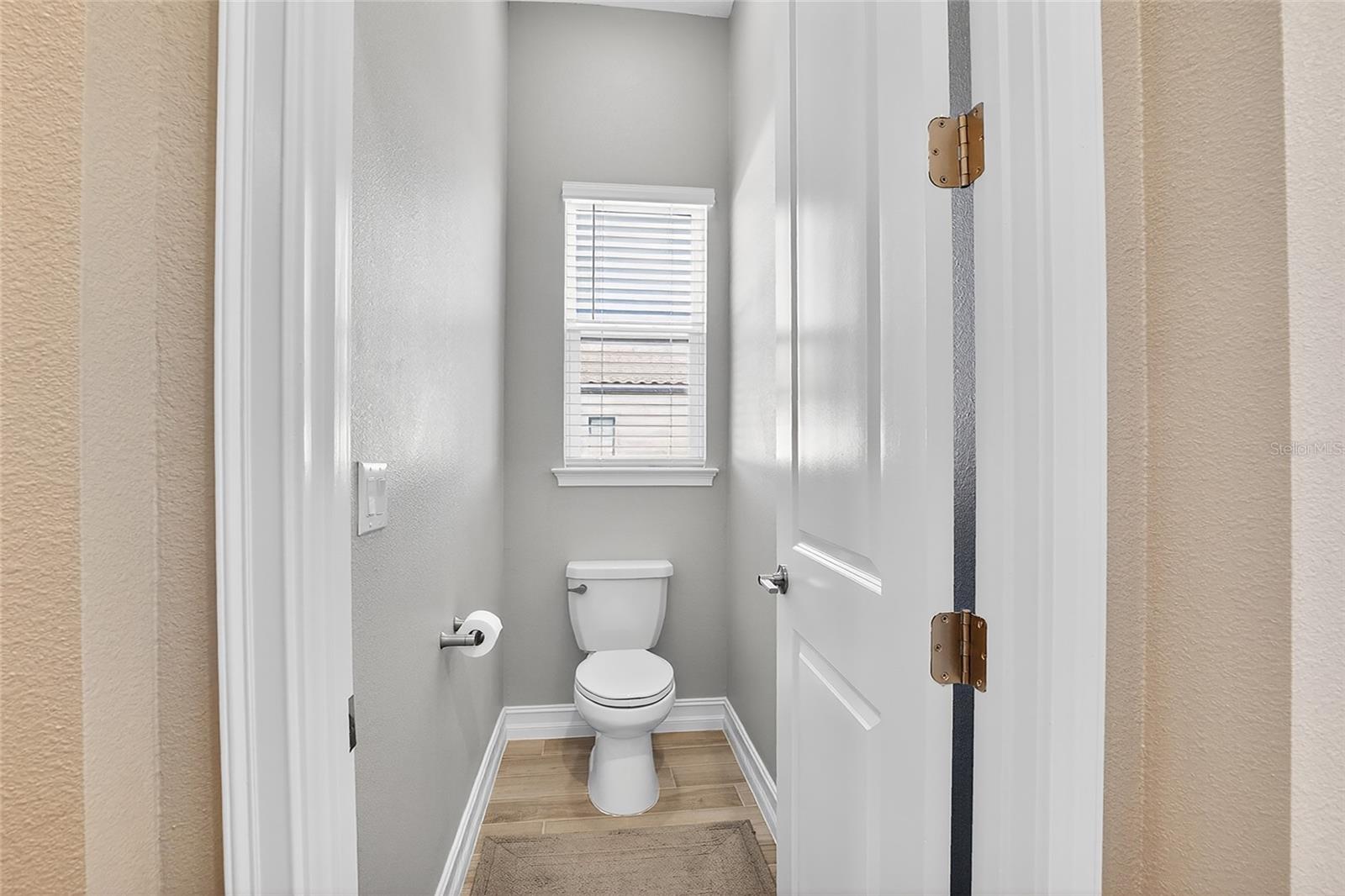 Image 40 of 81 For 17904 Linden Common Court