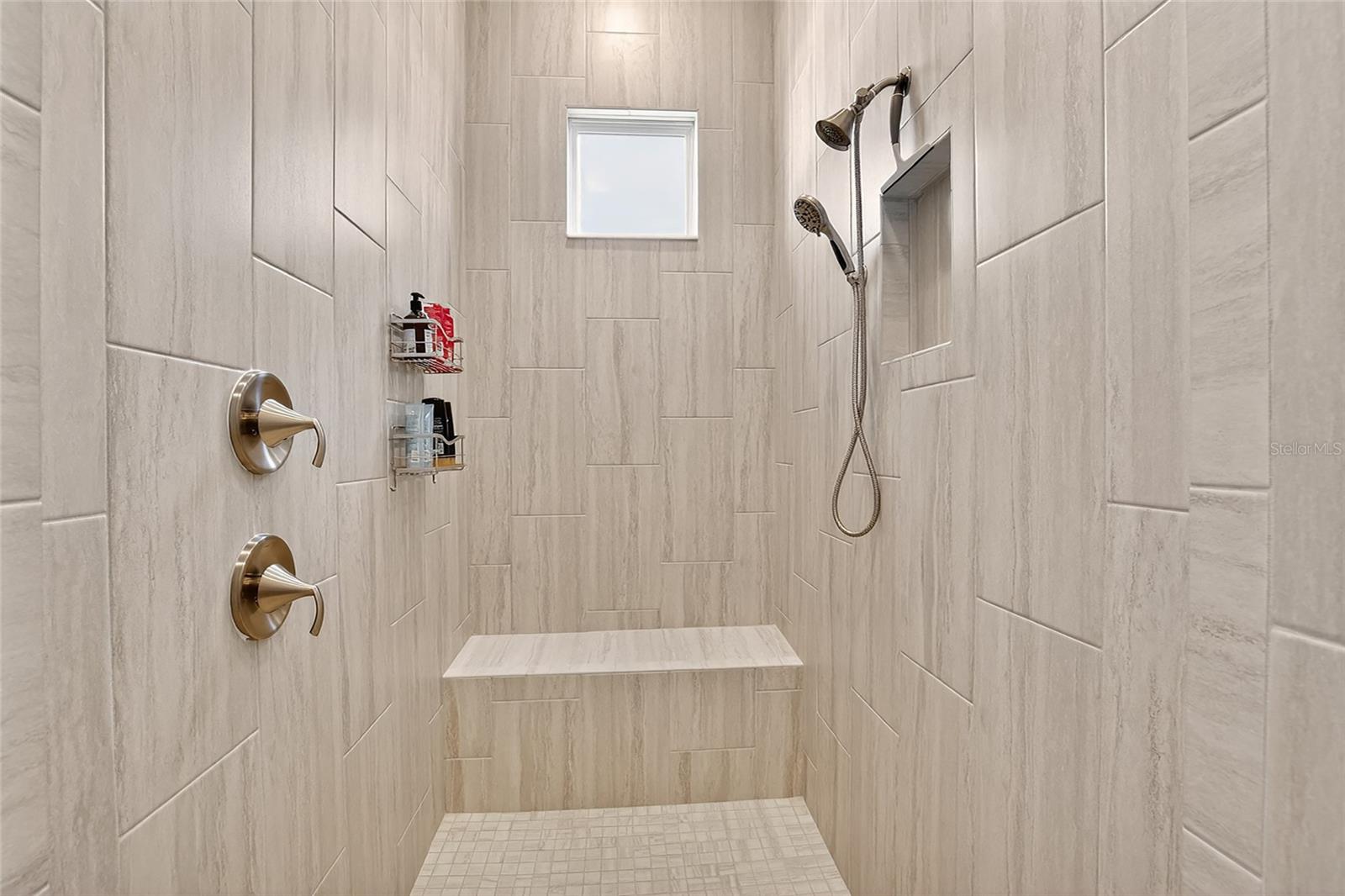 Image 41 of 81 For 17904 Linden Common Court