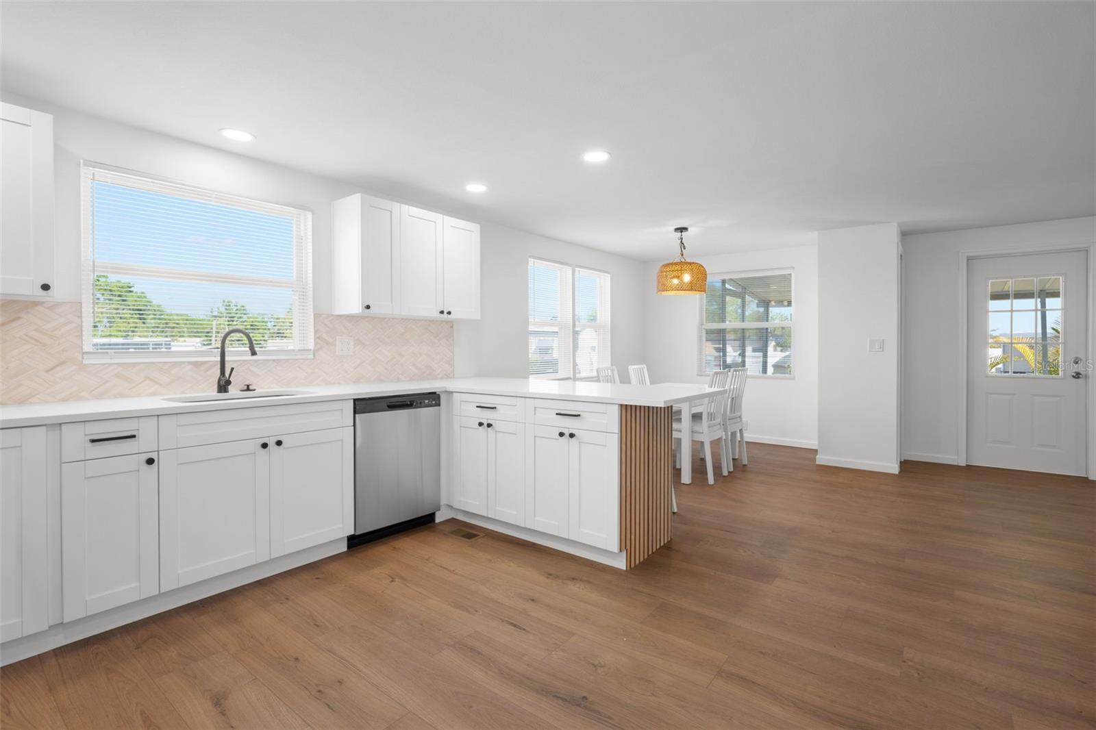 Image 5 of 27 For 7271 Mount Arlington Drive Ne 430