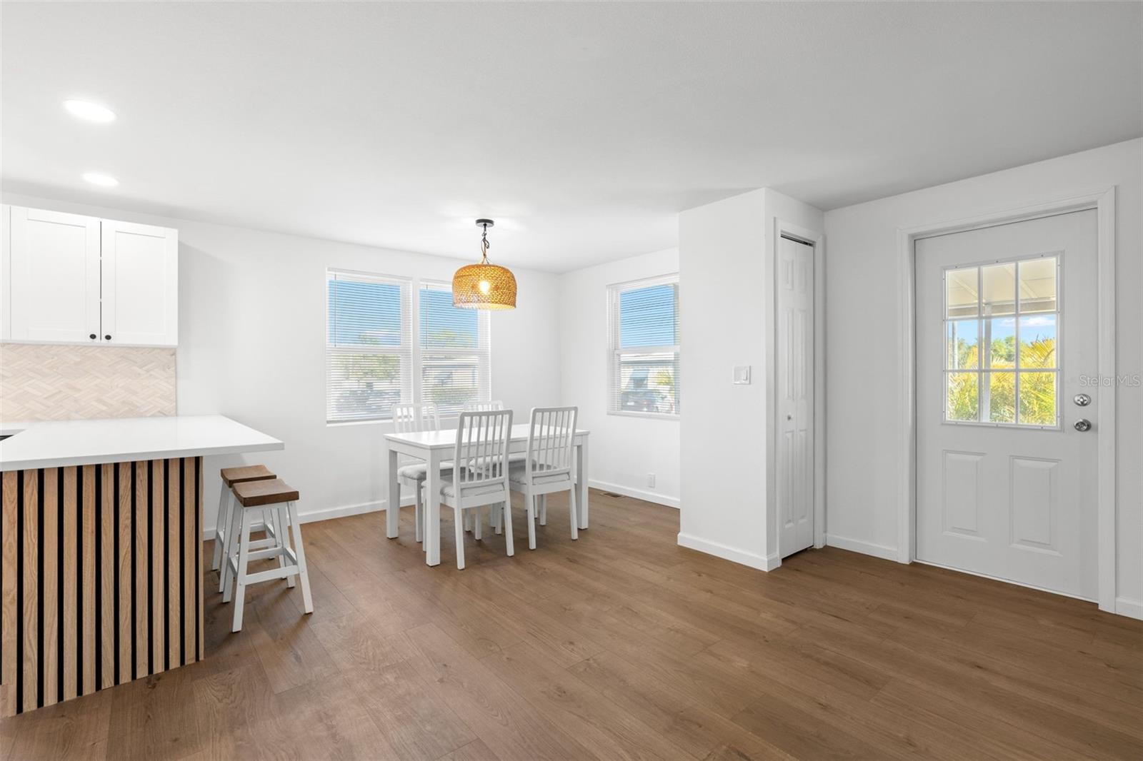 Image 7 of 27 For 7271 Mount Arlington Drive Ne 430