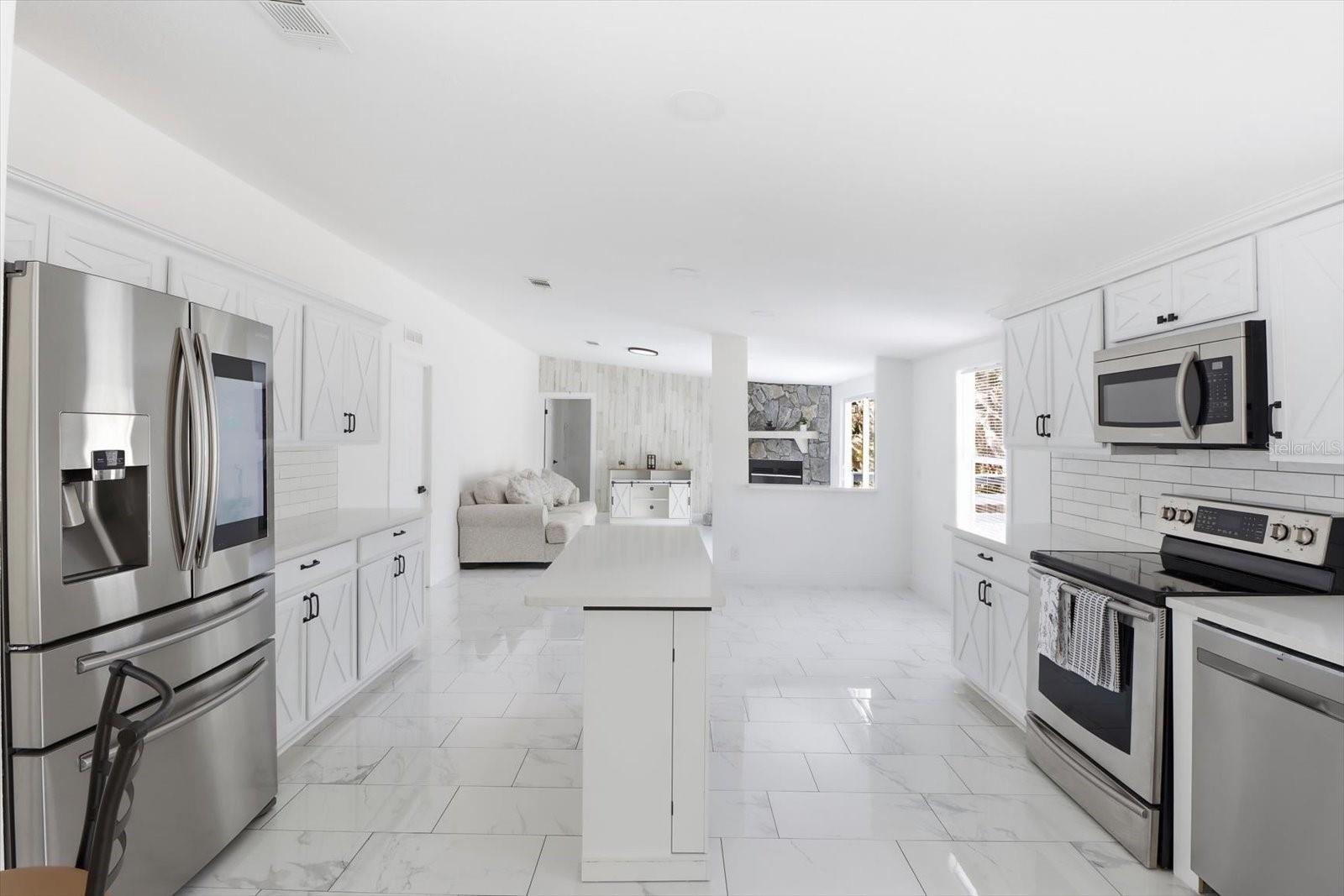 Image 10 of 39 For 6915 Arlington Place