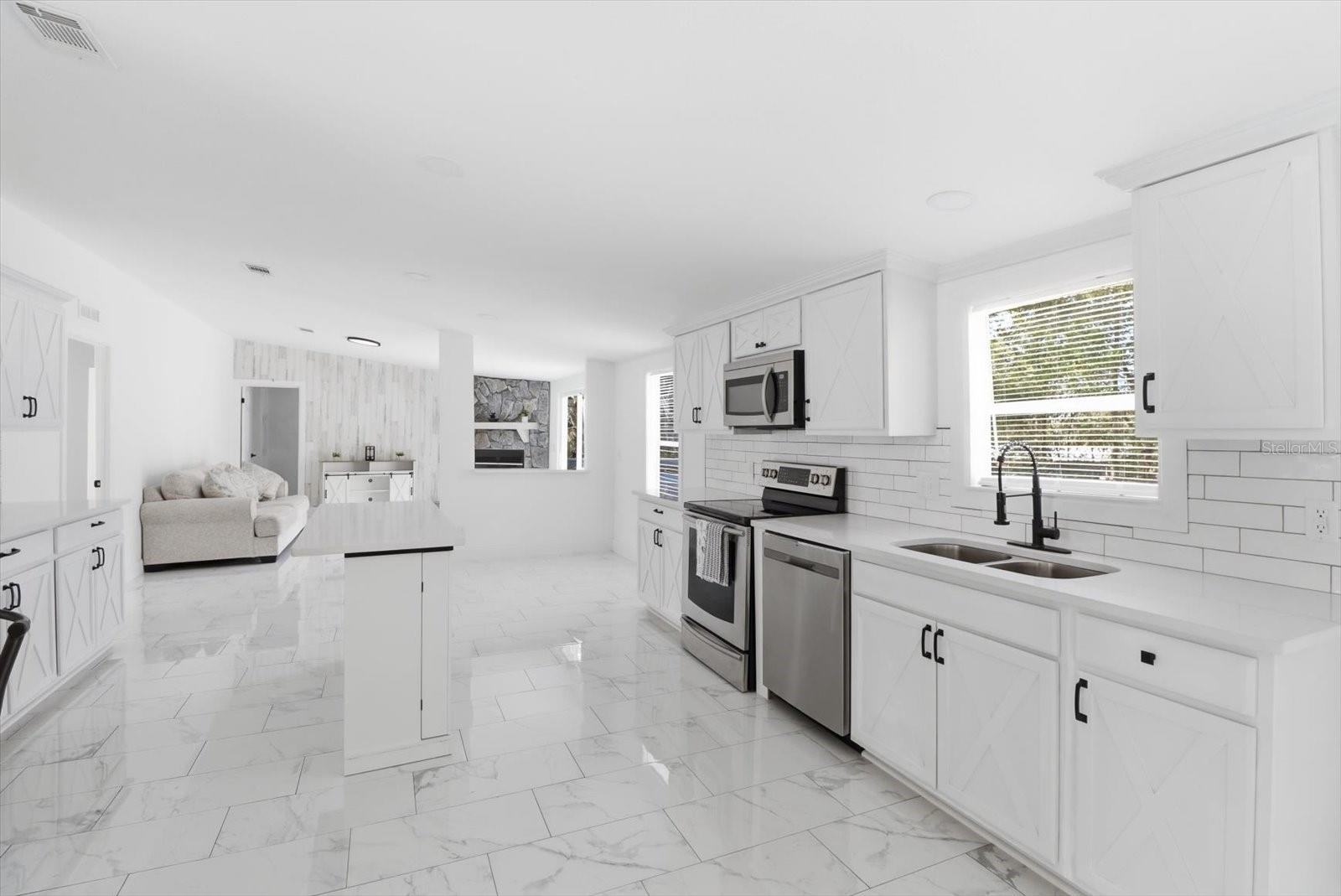 Image 12 of 39 For 6915 Arlington Place