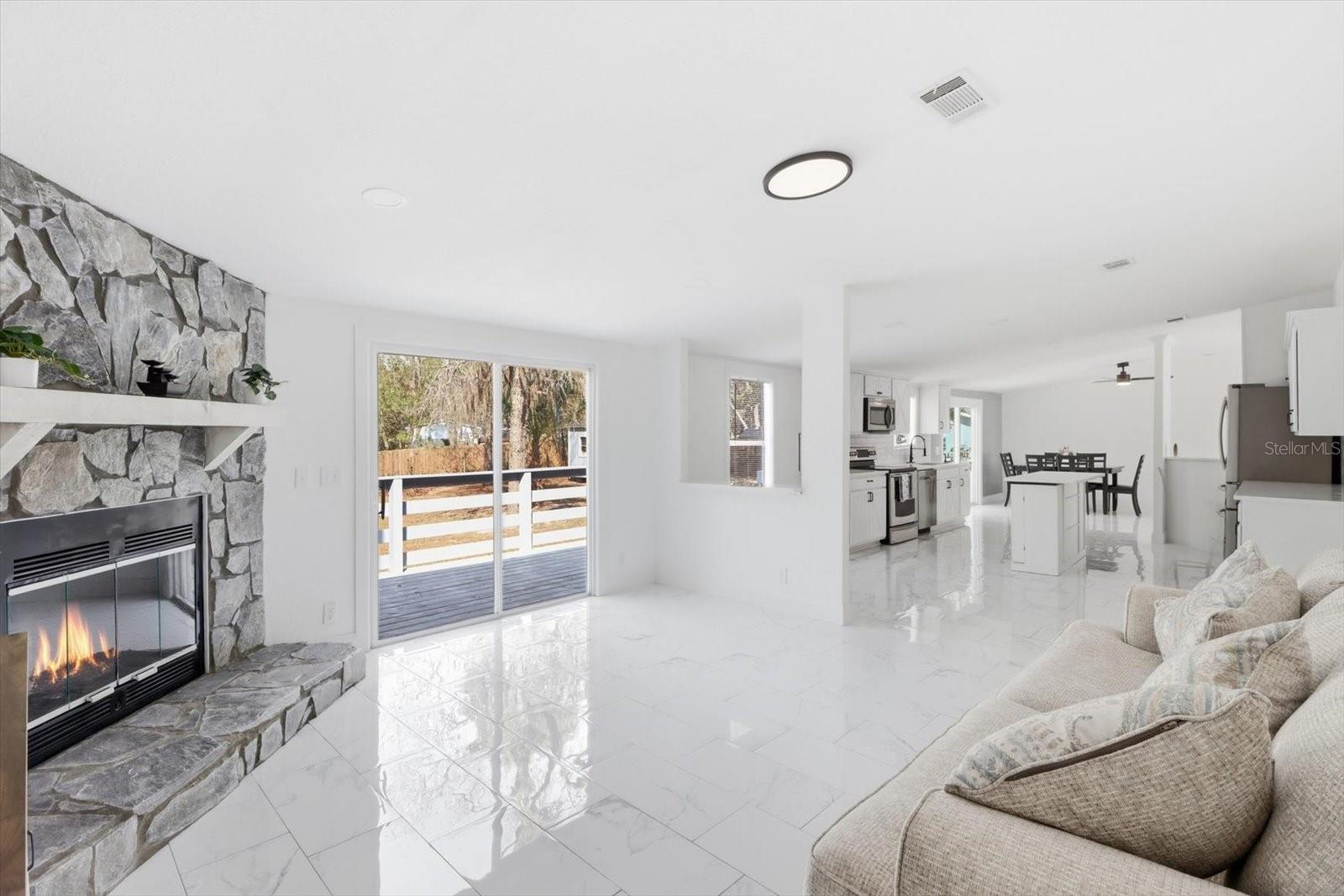 Image 15 of 39 For 6915 Arlington Place