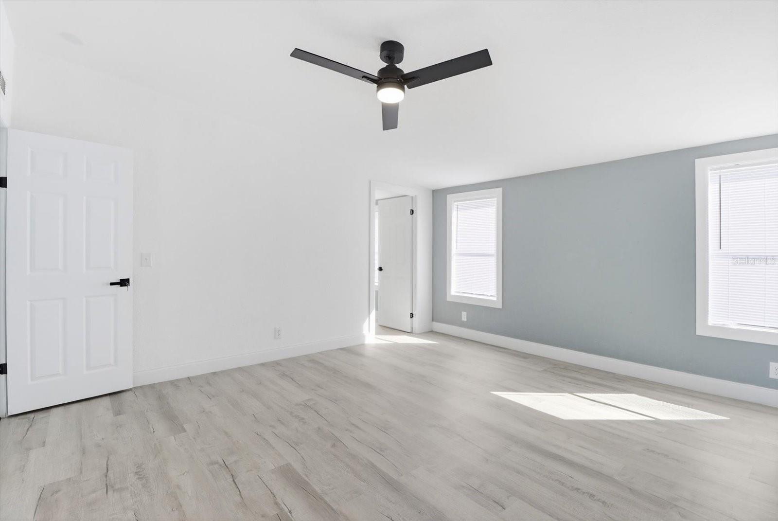 Image 18 of 39 For 6915 Arlington Place