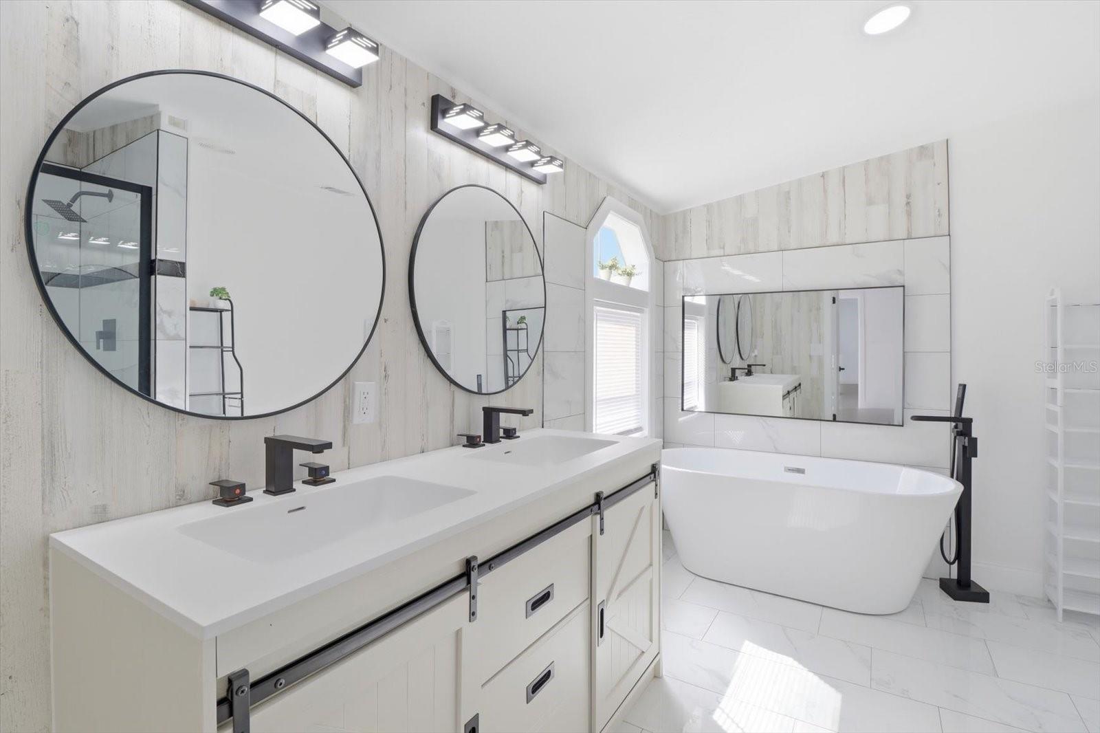 Image 20 of 39 For 6915 Arlington Place