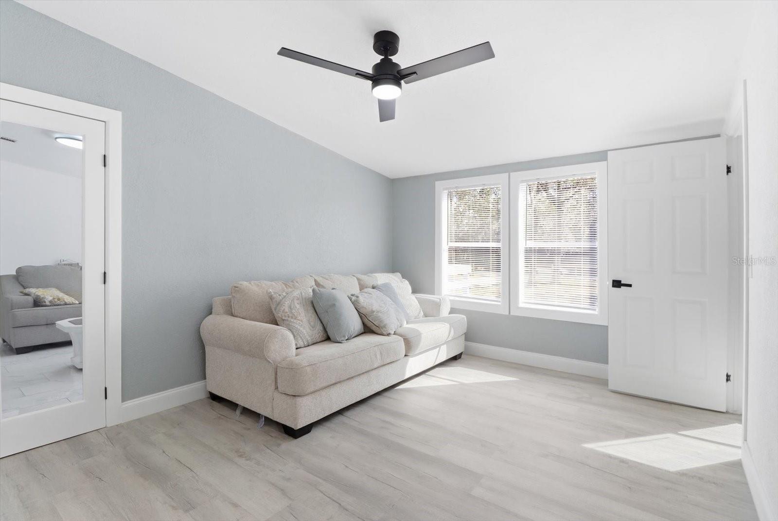 Image 26 of 39 For 6915 Arlington Place