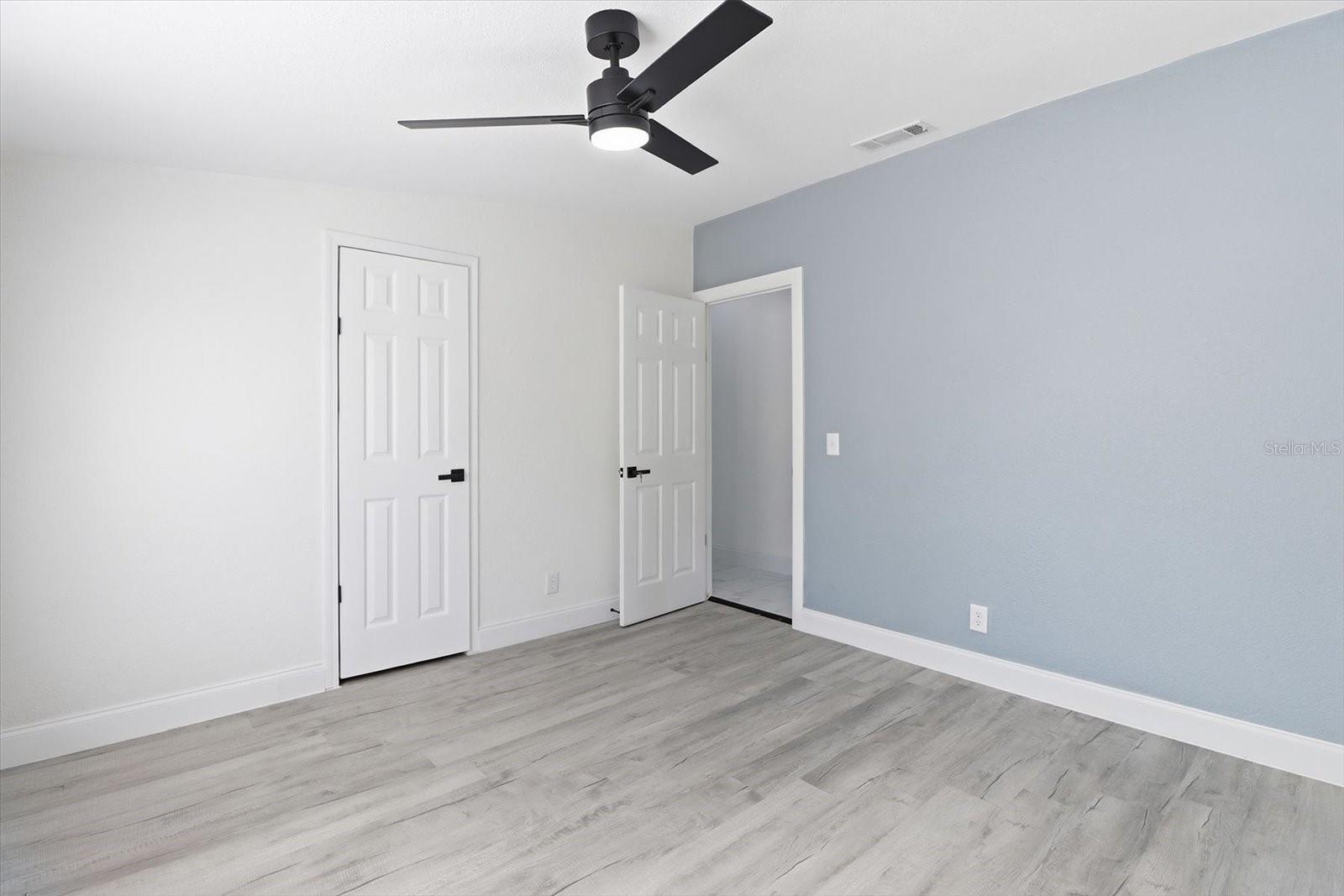 Image 29 of 39 For 6915 Arlington Place