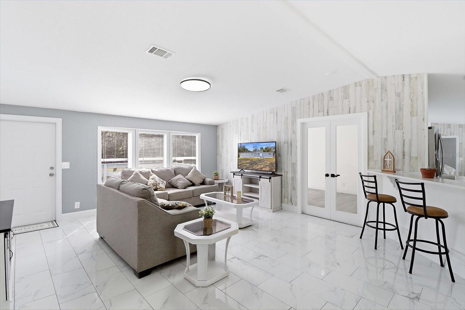 Image 6 of 39 For 6915 Arlington Place