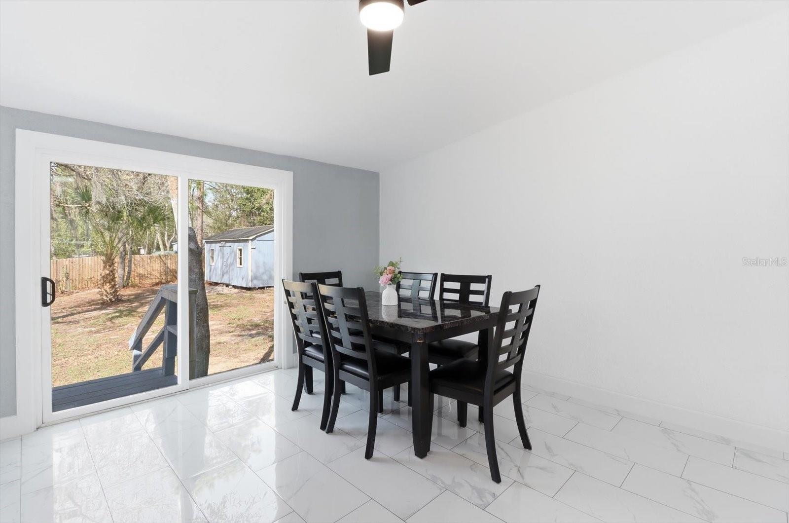 Image 8 of 39 For 6915 Arlington Place