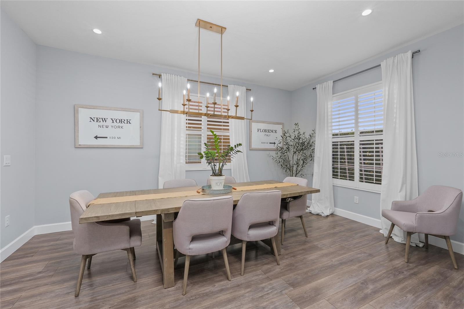 Listing photo id 3 for 16135 Lytham Drive