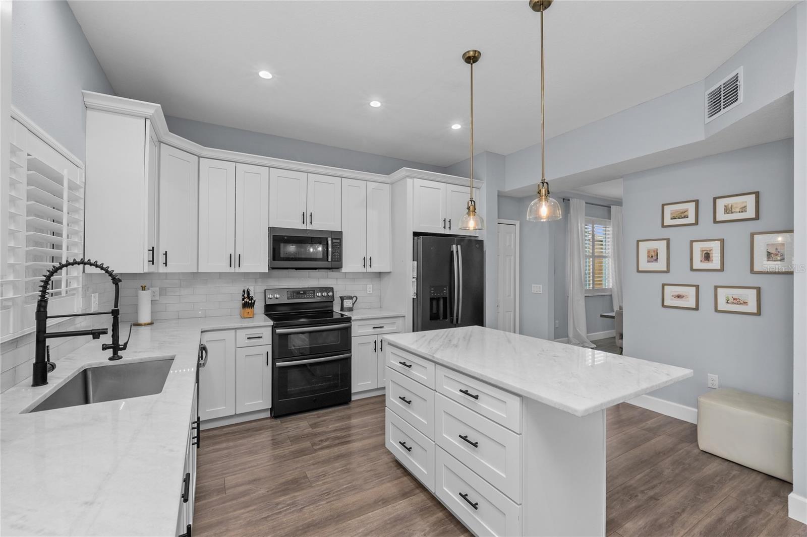 Listing photo id 7 for 16135 Lytham Drive